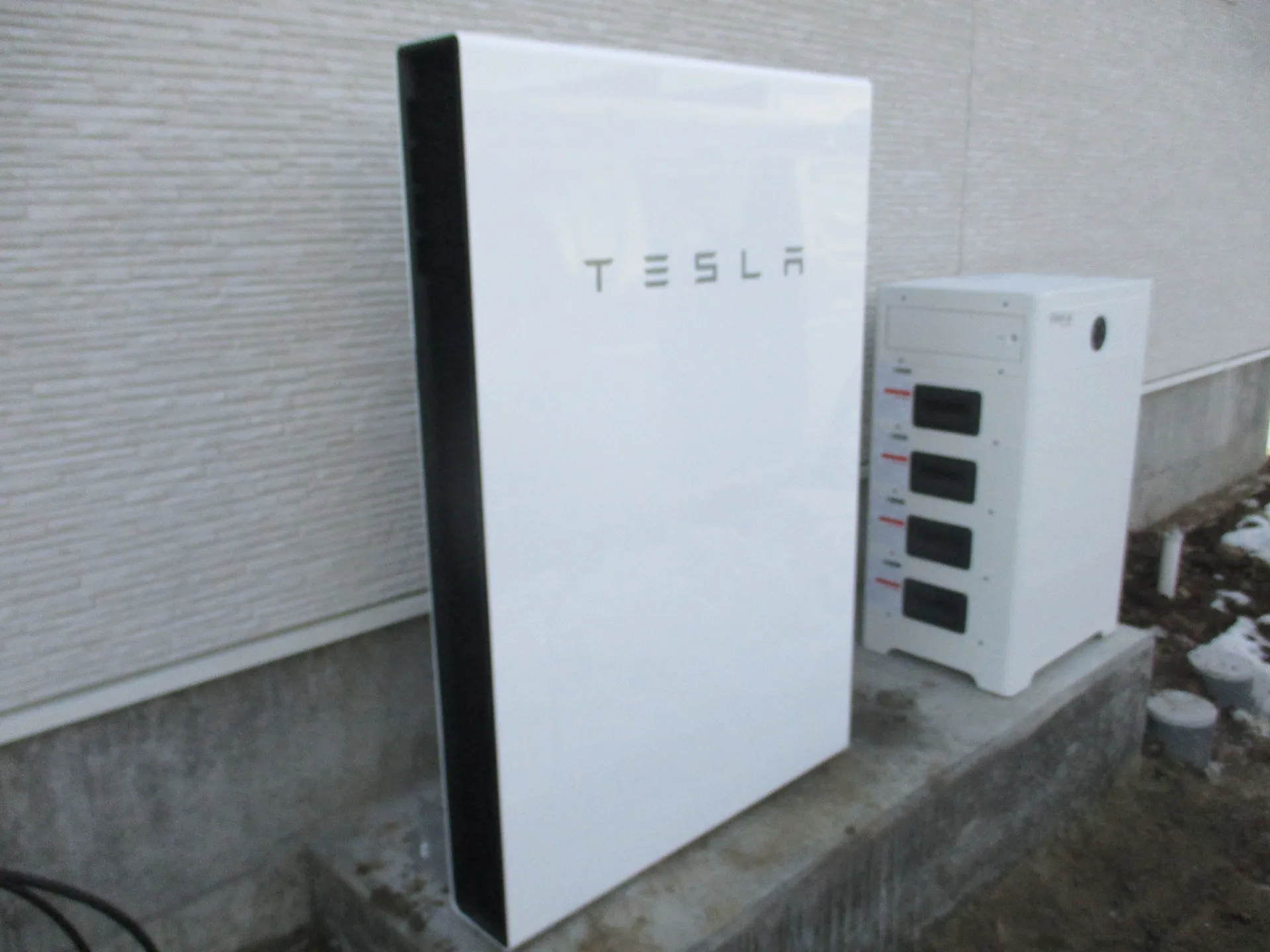 秋田県での太陽光発電とTESLA Powerwallの融合：未来のエネルギーソリューション